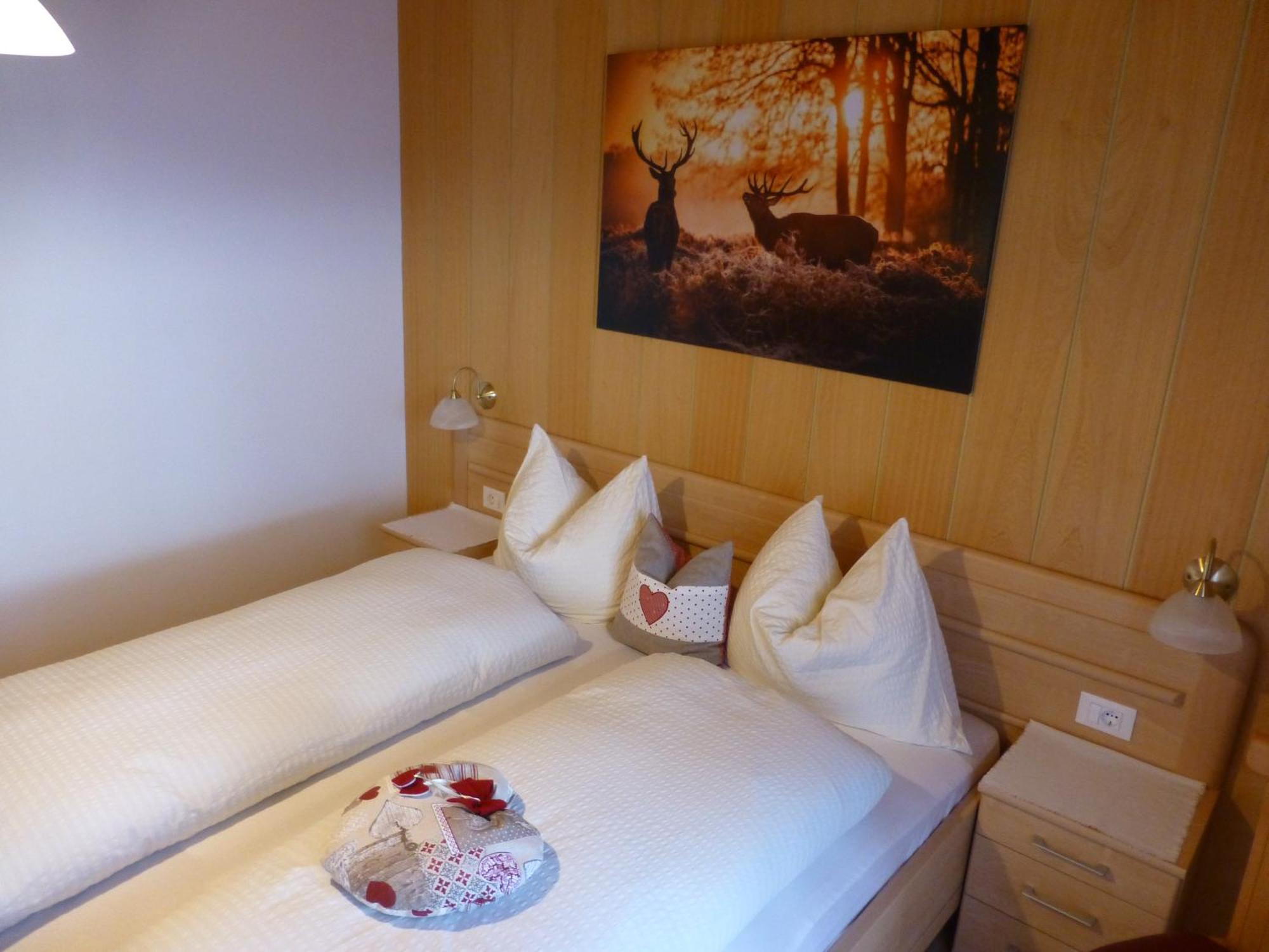 Bed and Breakfast Garni Helfer Toblach Exterior foto