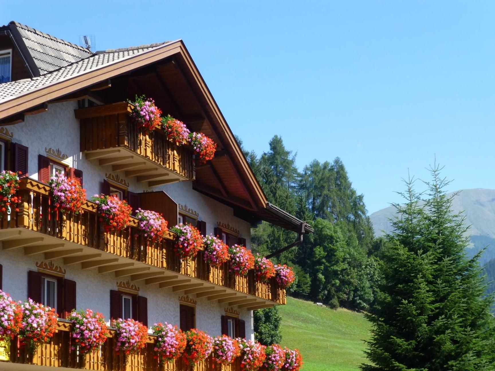 Bed and Breakfast Garni Helfer Toblach Exterior foto